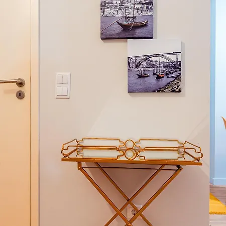 Emotions Trindade Flat ポルト